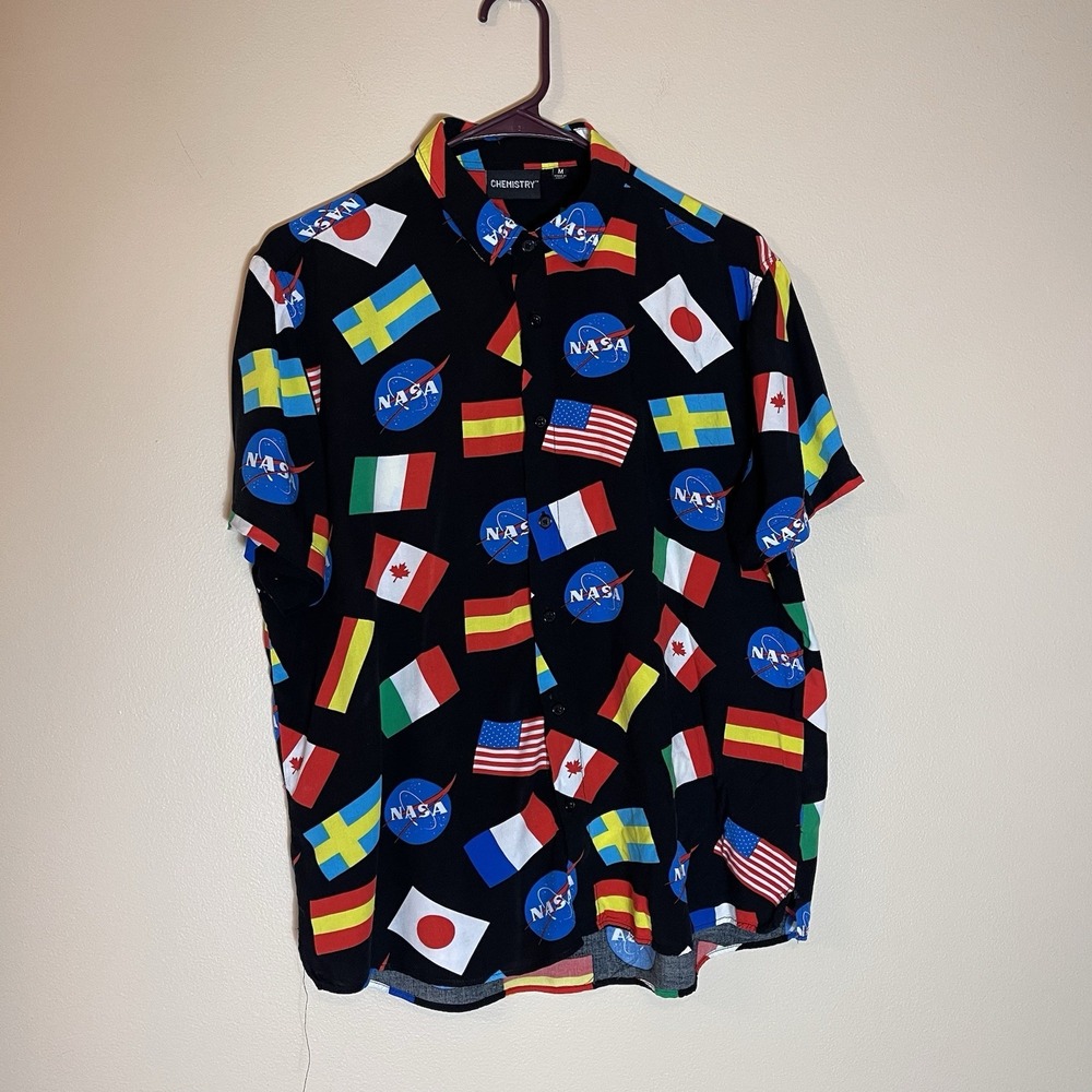 Chemistry Men's Short Sleeve Button Up Shirt‎ Size M Nasa World Flags